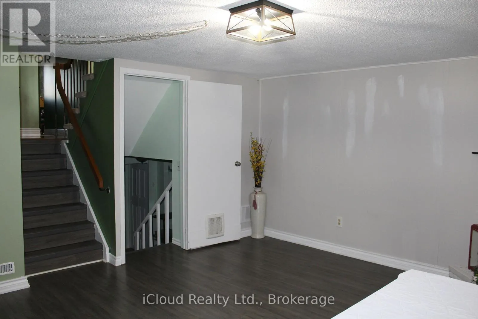 42 LINDRIDGE AVENUE