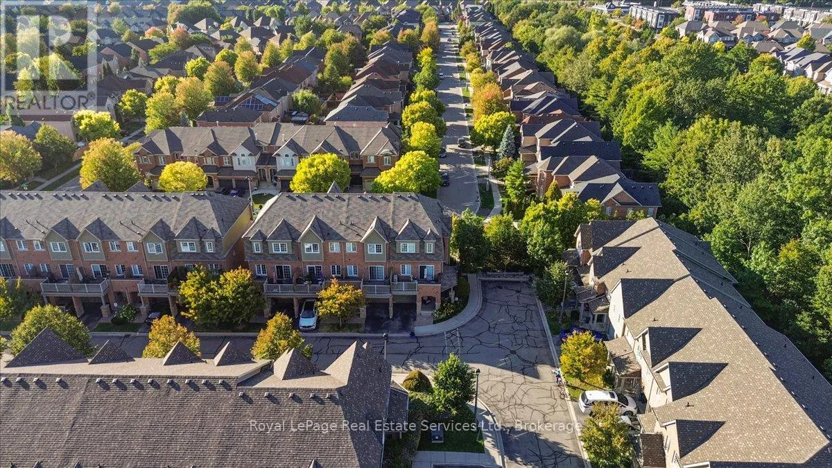 22 - 233 DUSKYWING WAY, #22