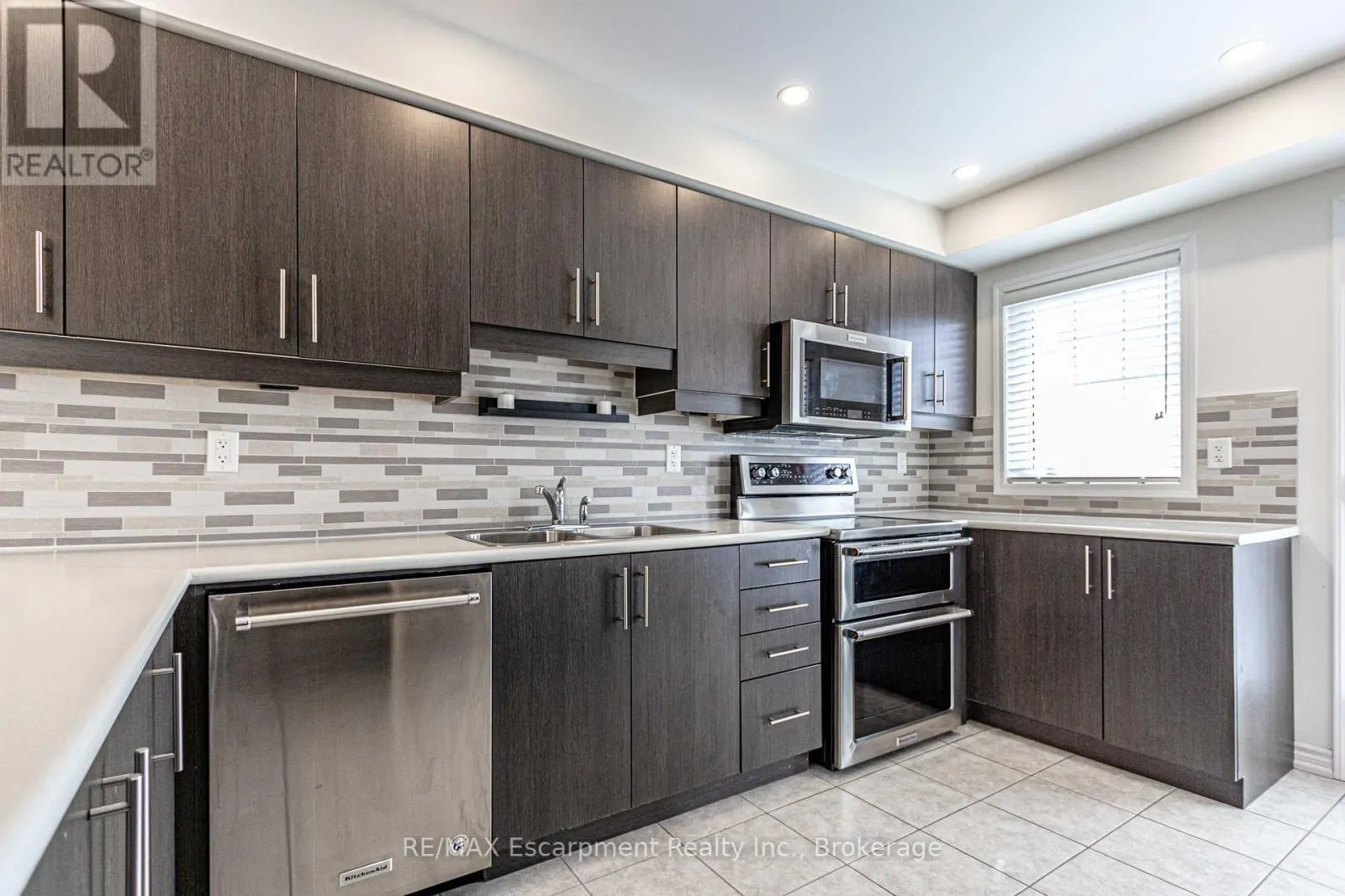 555 ALLPORT GATE