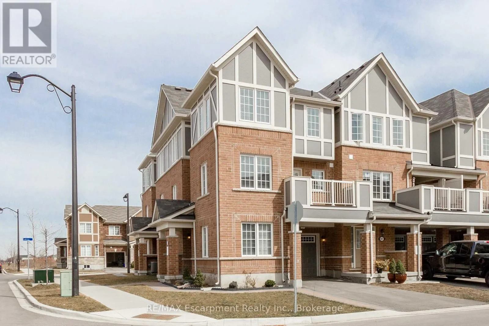 555 ALLPORT GATE