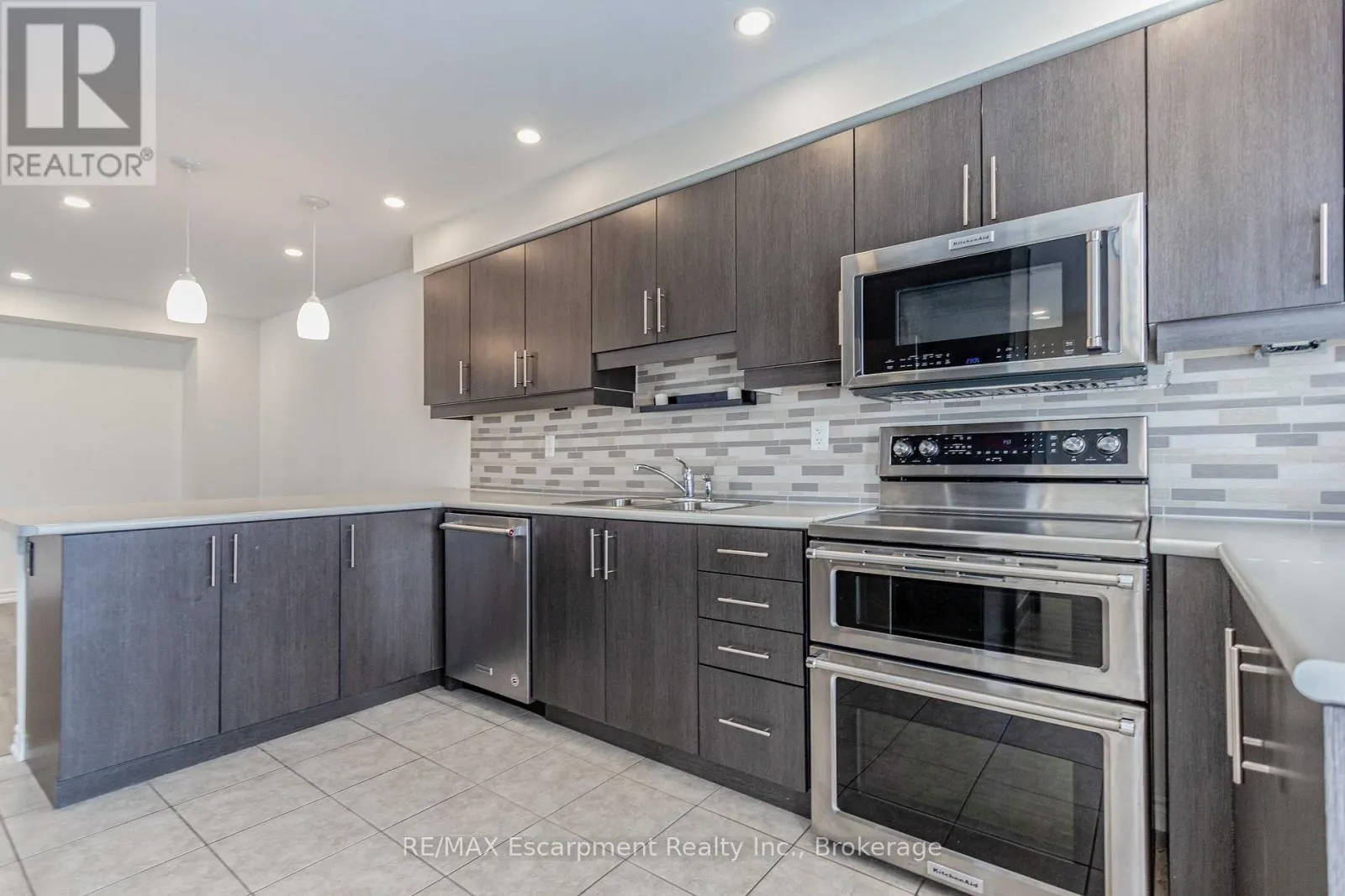 555 ALLPORT GATE