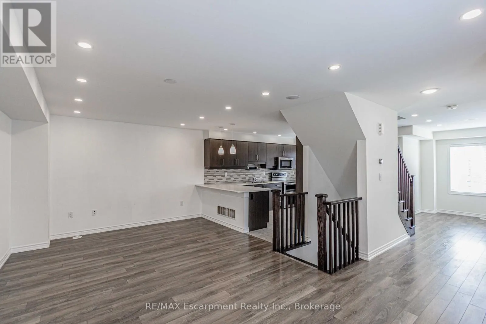 555 ALLPORT GATE