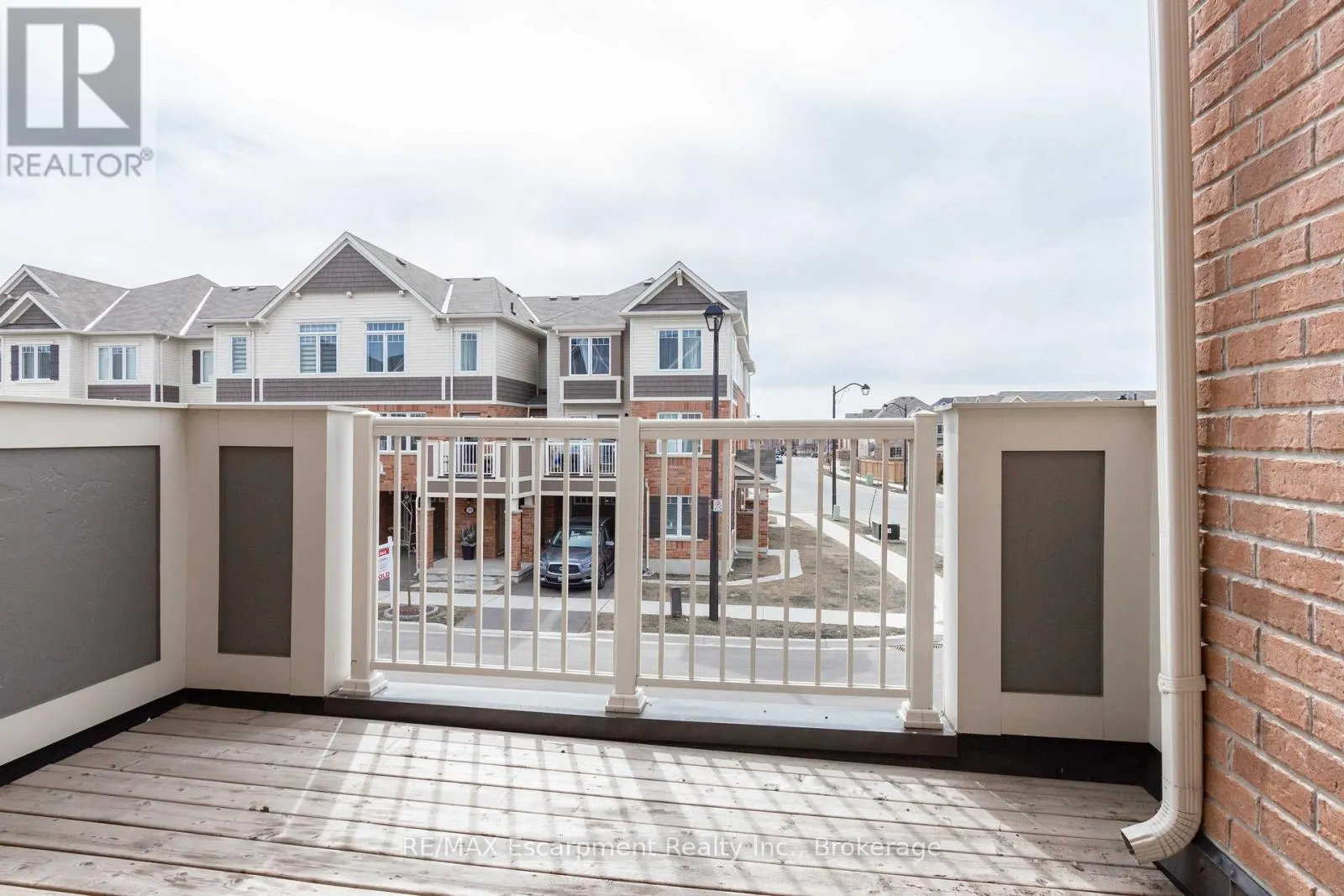 555 ALLPORT GATE