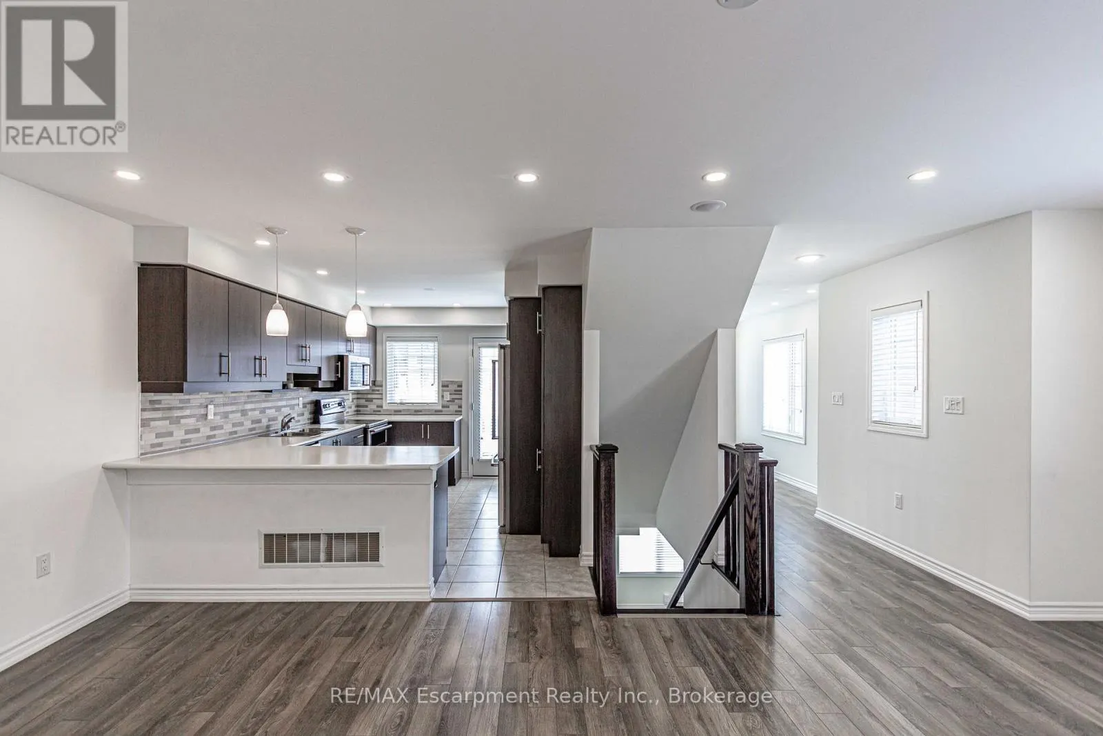 555 ALLPORT GATE
