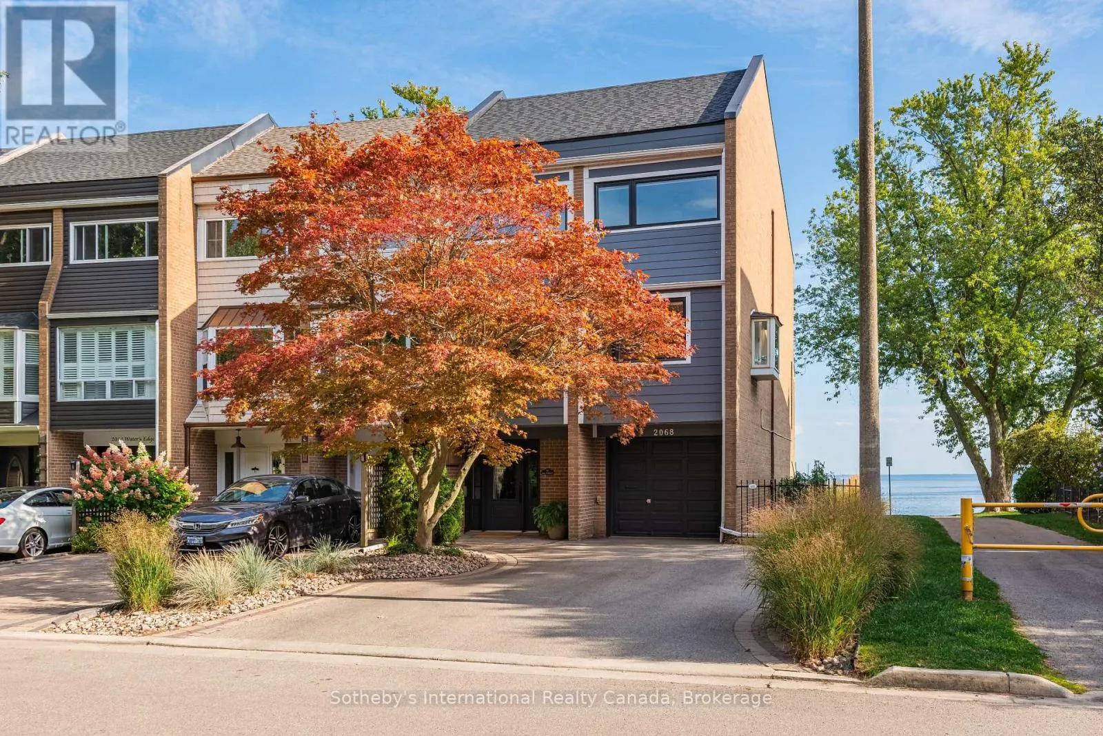 2068 WATER'S EDGE DRIVE