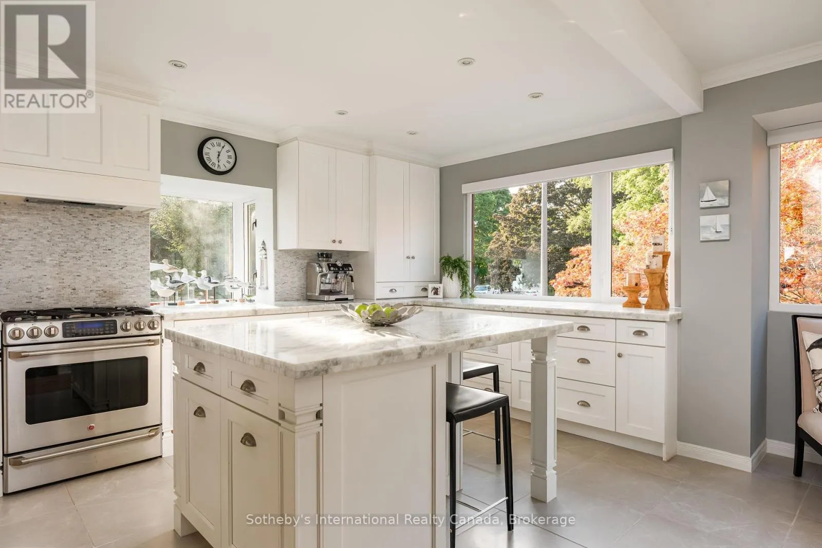 2068 WATER'S EDGE DRIVE