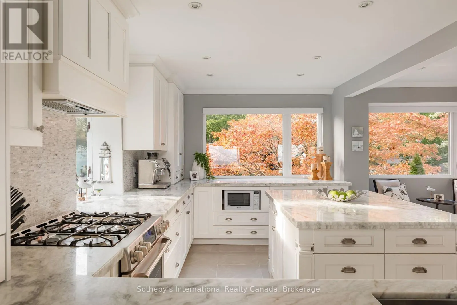 2068 WATER'S EDGE DRIVE
