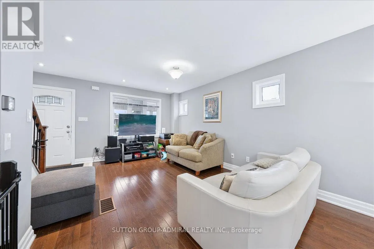 11 BOWIE AVENUE