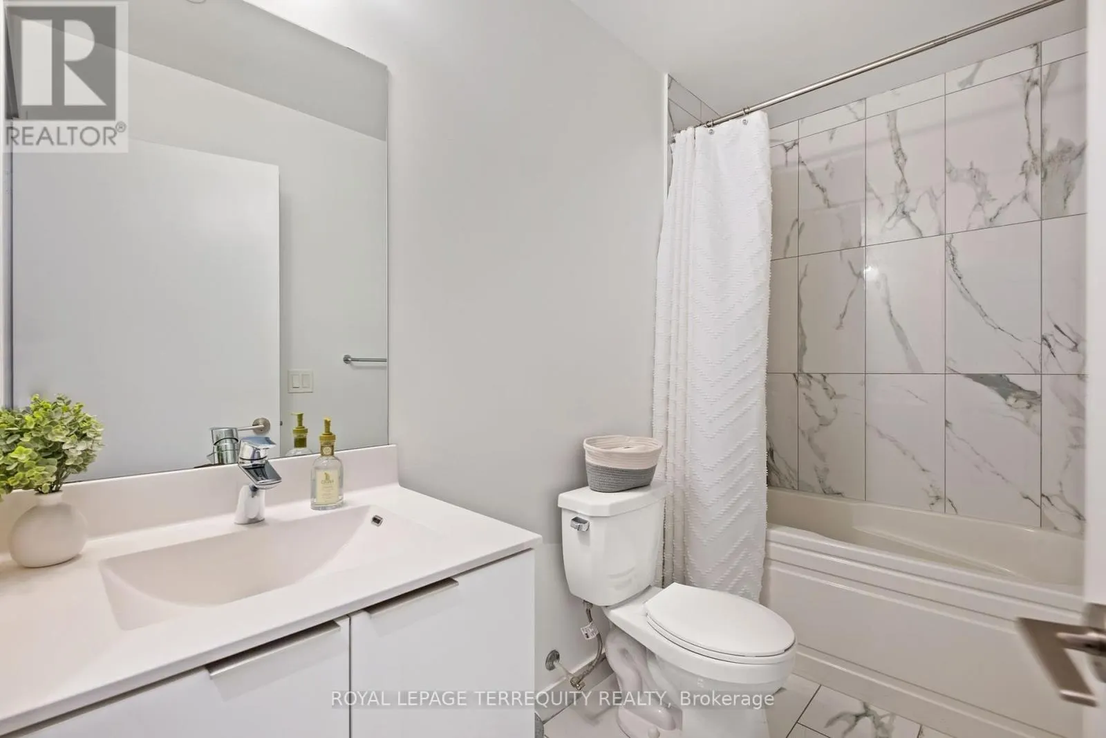 528 - 30 SHORE BREEZE DRIVE
