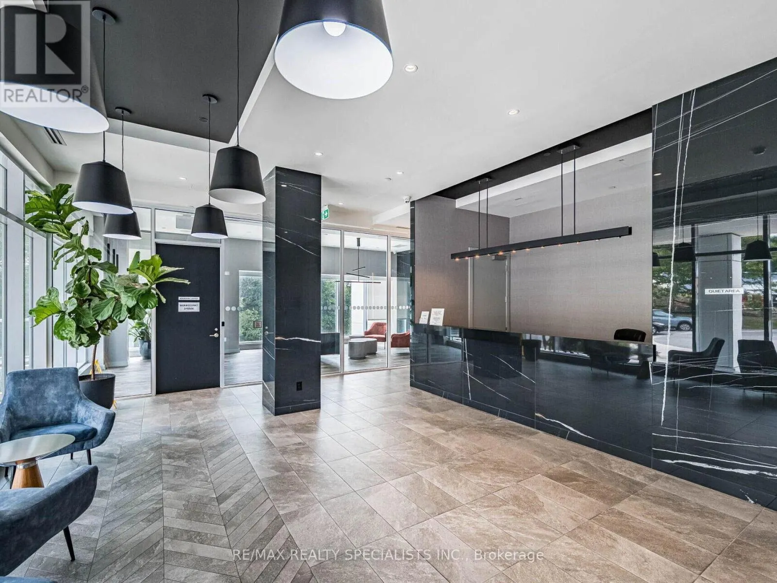 802 - 10 WILBY CRESCENT