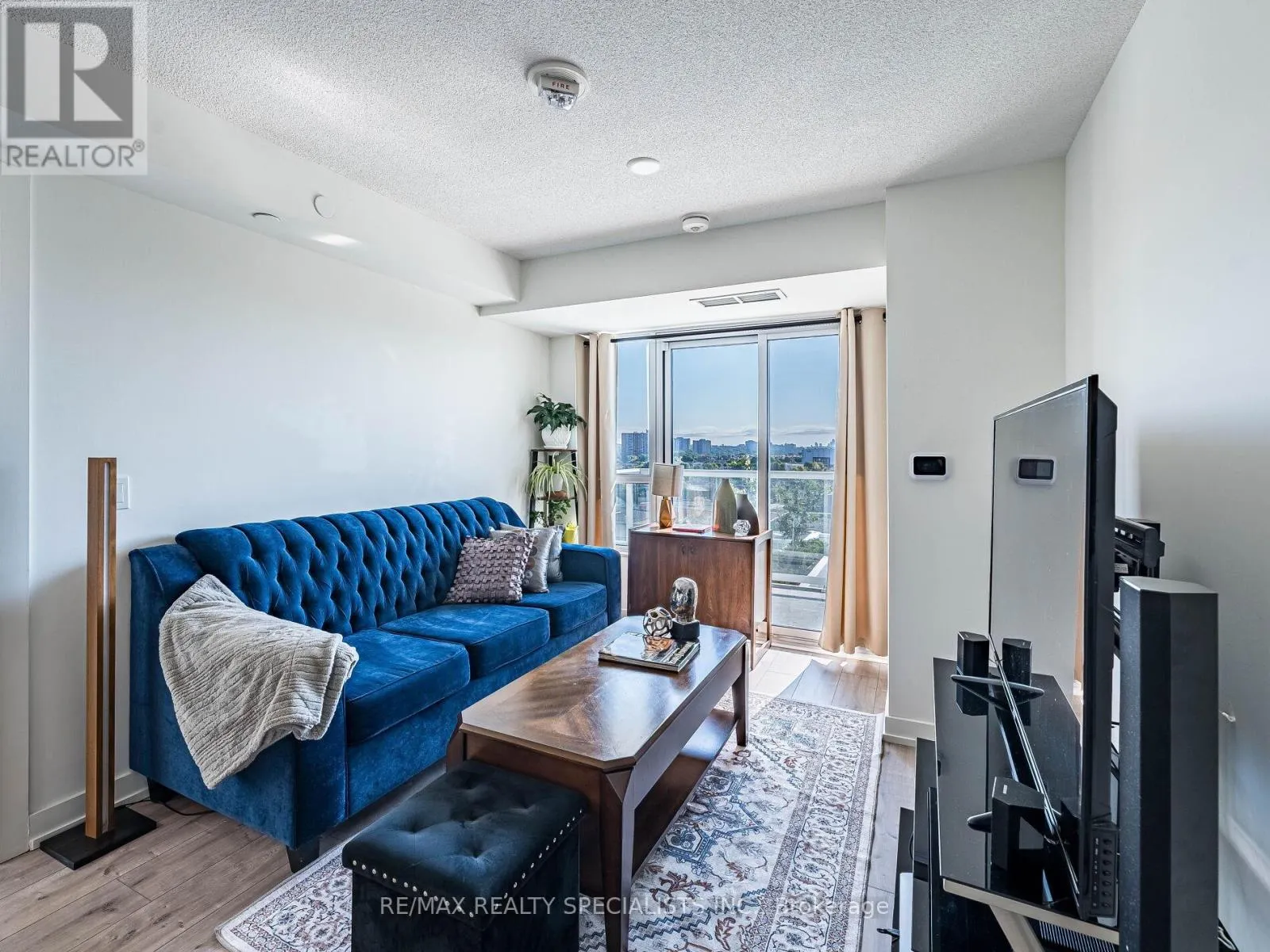 802 - 10 WILBY CRESCENT