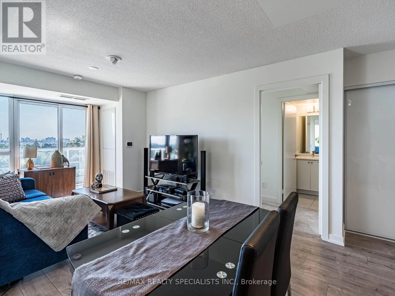 802 - 10 WILBY CRESCENT