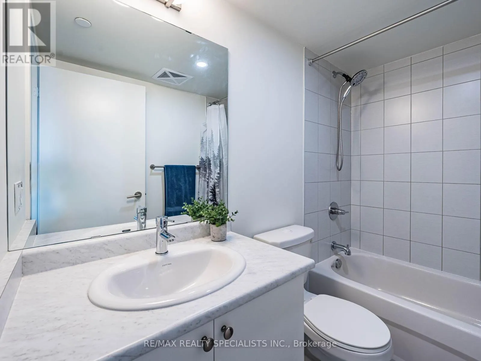 802 - 10 WILBY CRESCENT