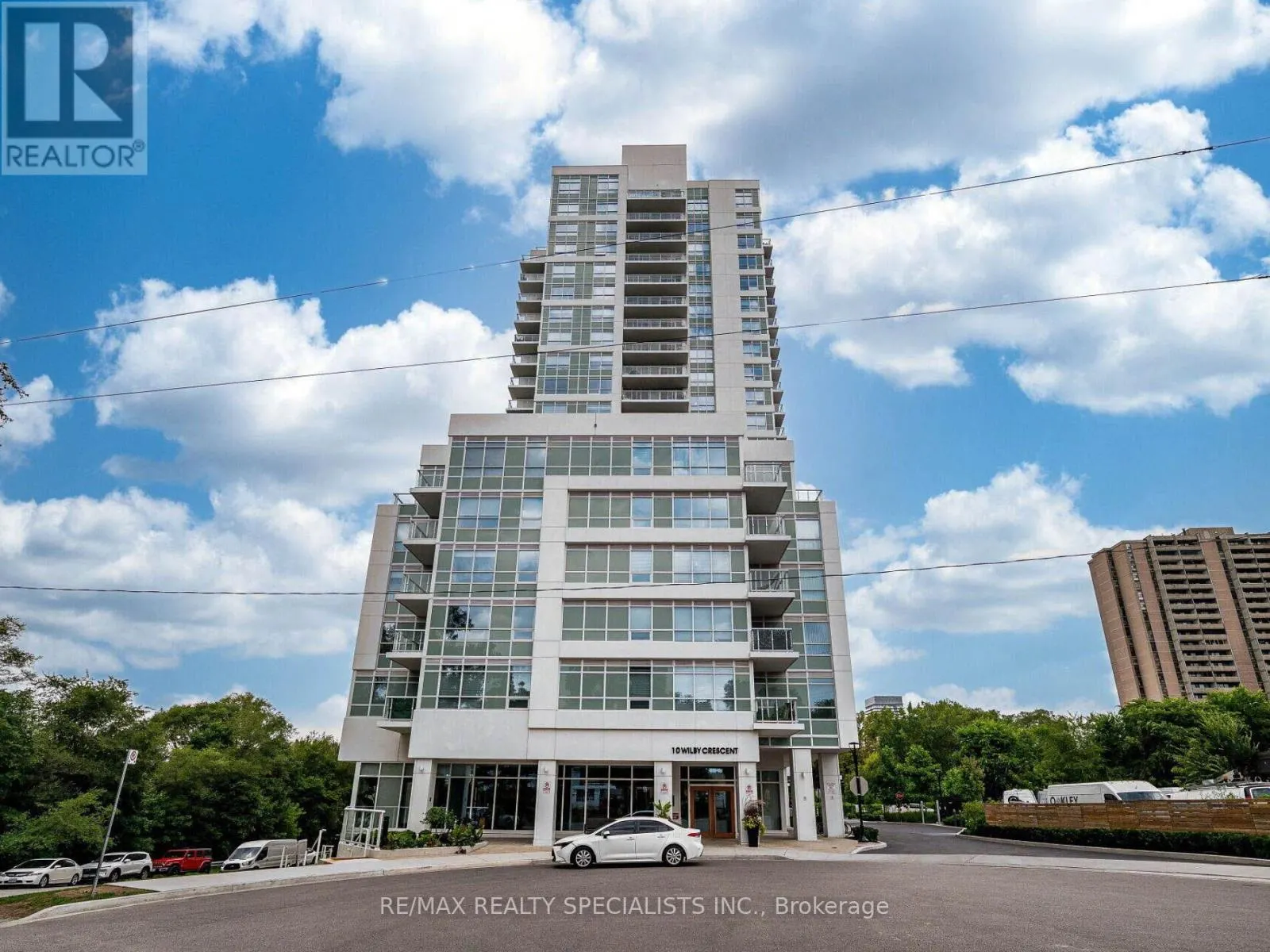 802 - 10 WILBY CRESCENT