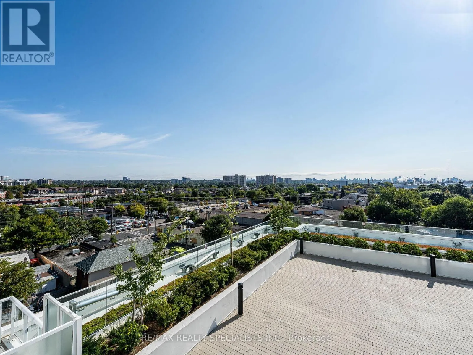 802 - 10 WILBY CRESCENT