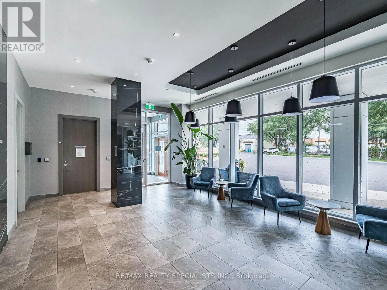 802 - 10 WILBY CRESCENT