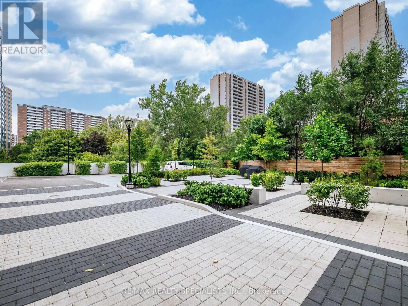 802 - 10 WILBY CRESCENT