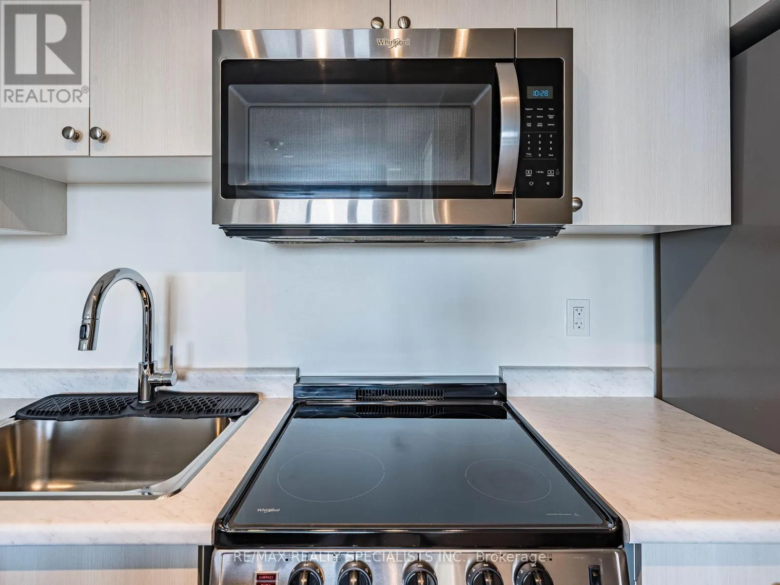 802 - 10 WILBY CRESCENT