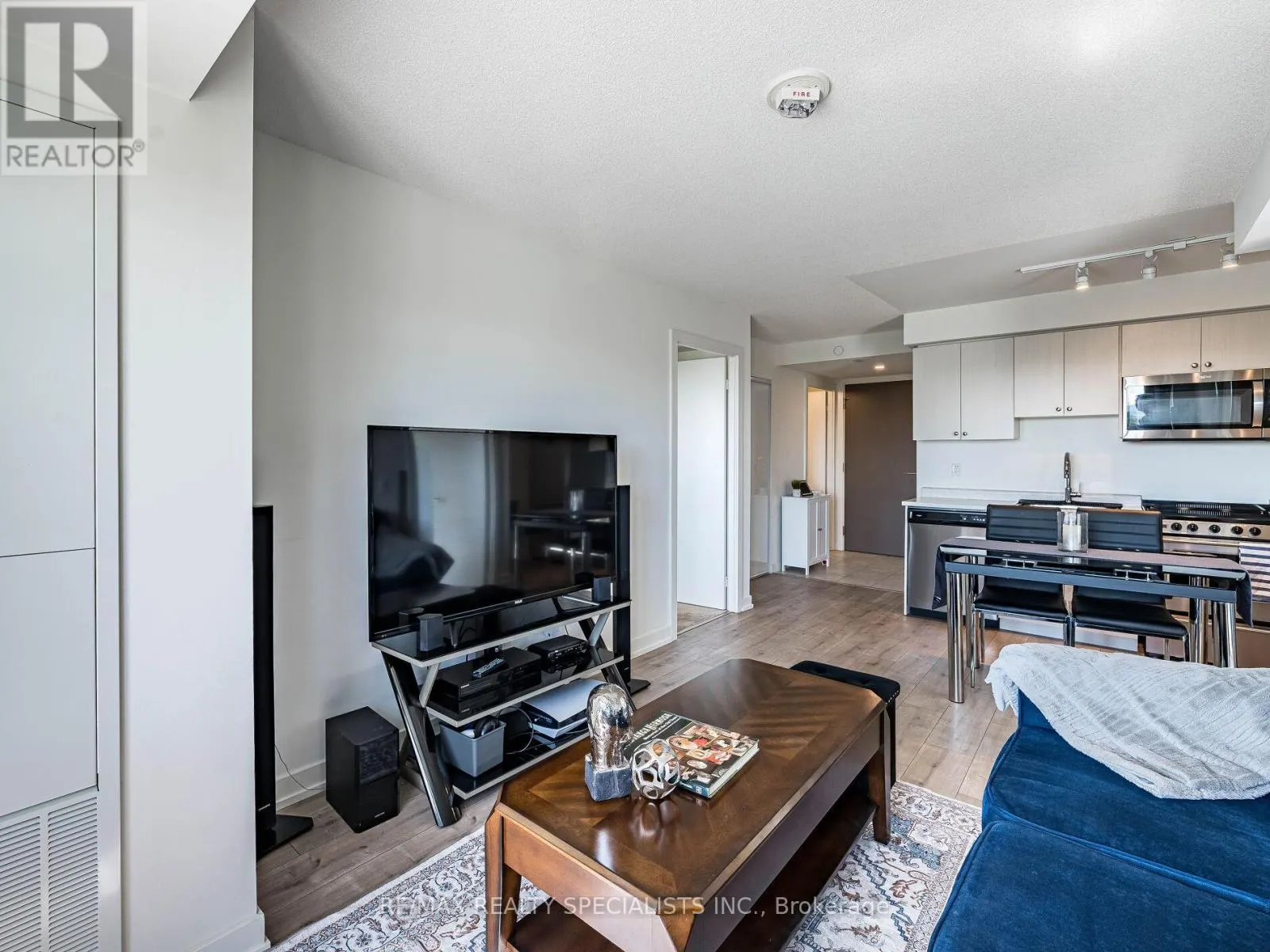 802 - 10 WILBY CRESCENT