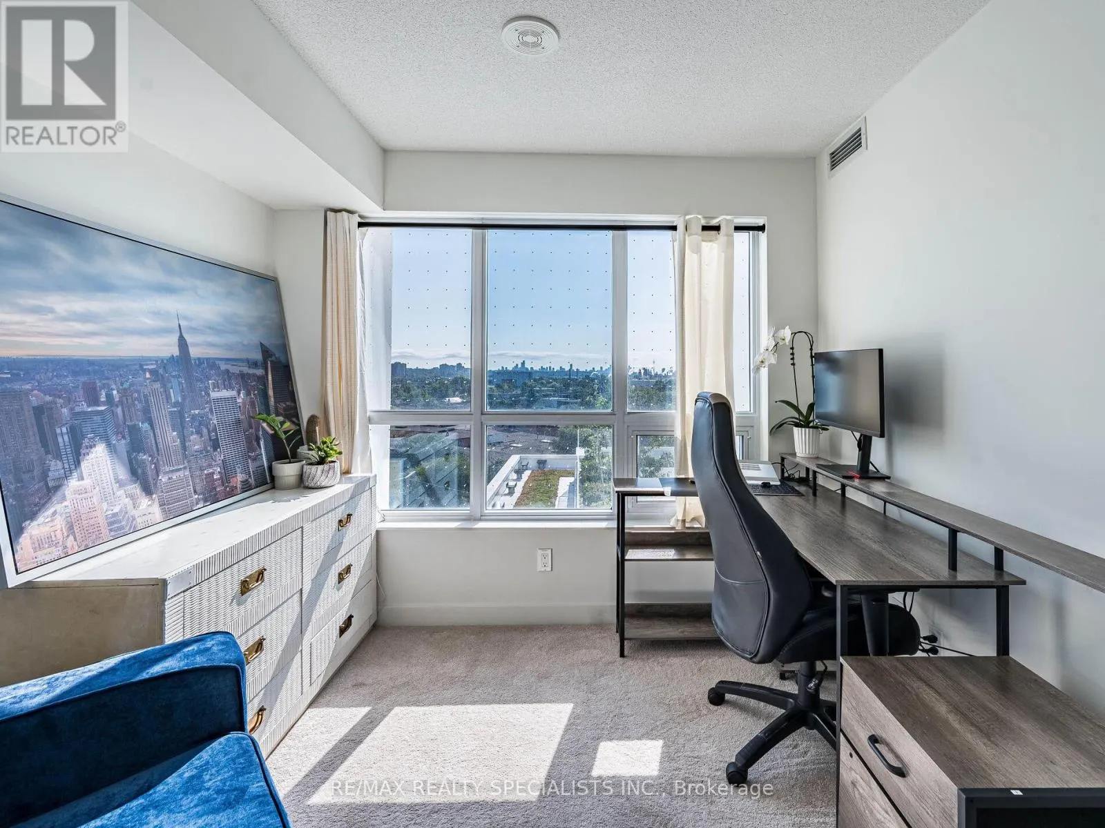 802 - 10 WILBY CRESCENT