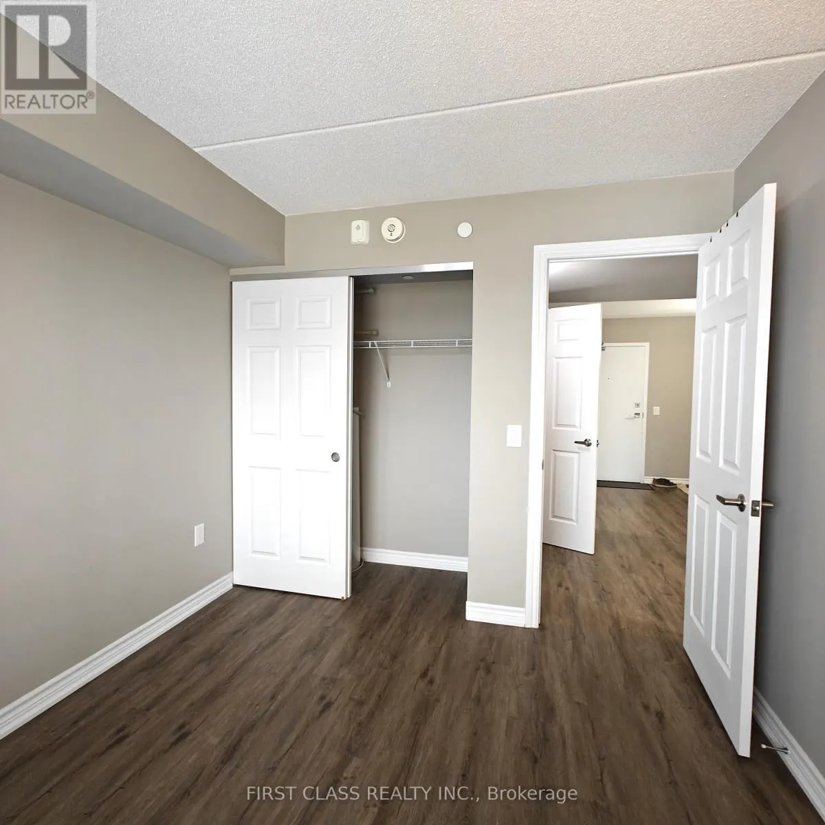 808 - 716 MAIN STREET E