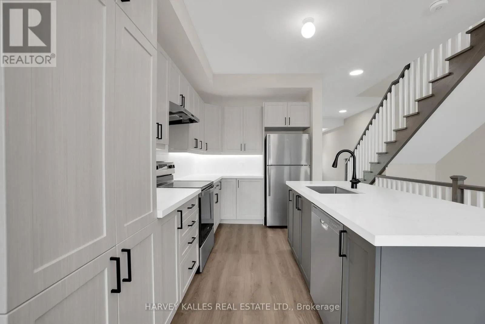 MAIN & 2ND - 19 LAMBTON AVENUE