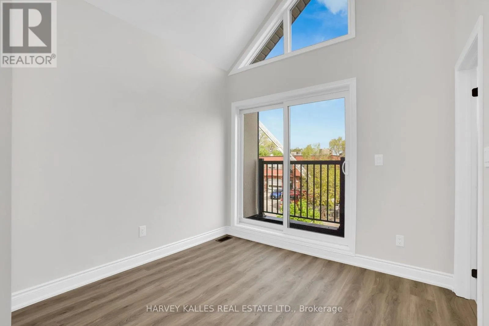 MAIN & 2ND - 19 LAMBTON AVENUE
