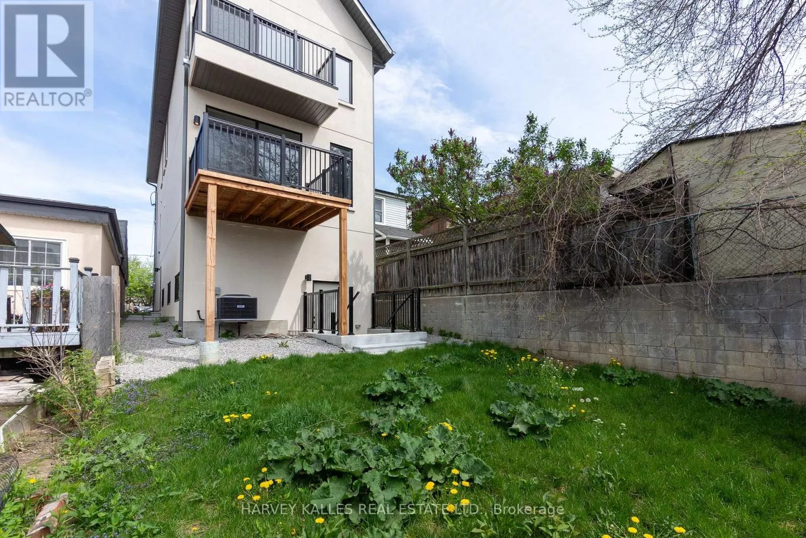 MAIN & 2ND - 19 LAMBTON AVENUE