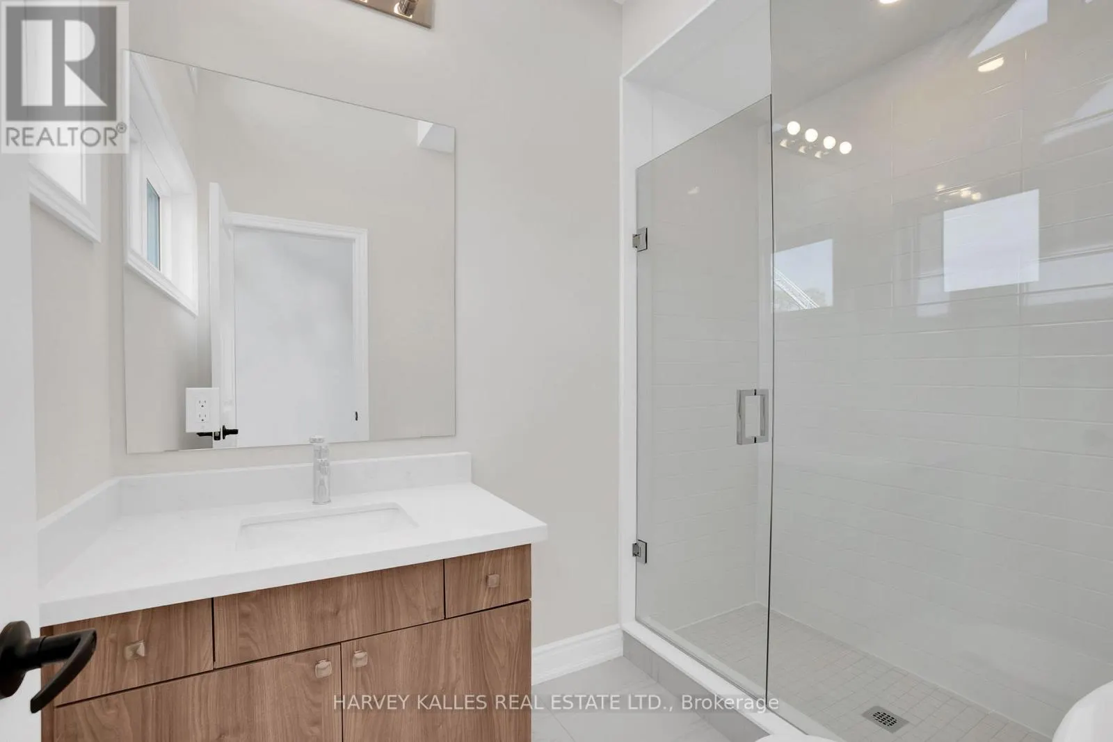 MAIN & 2ND - 19 LAMBTON AVENUE