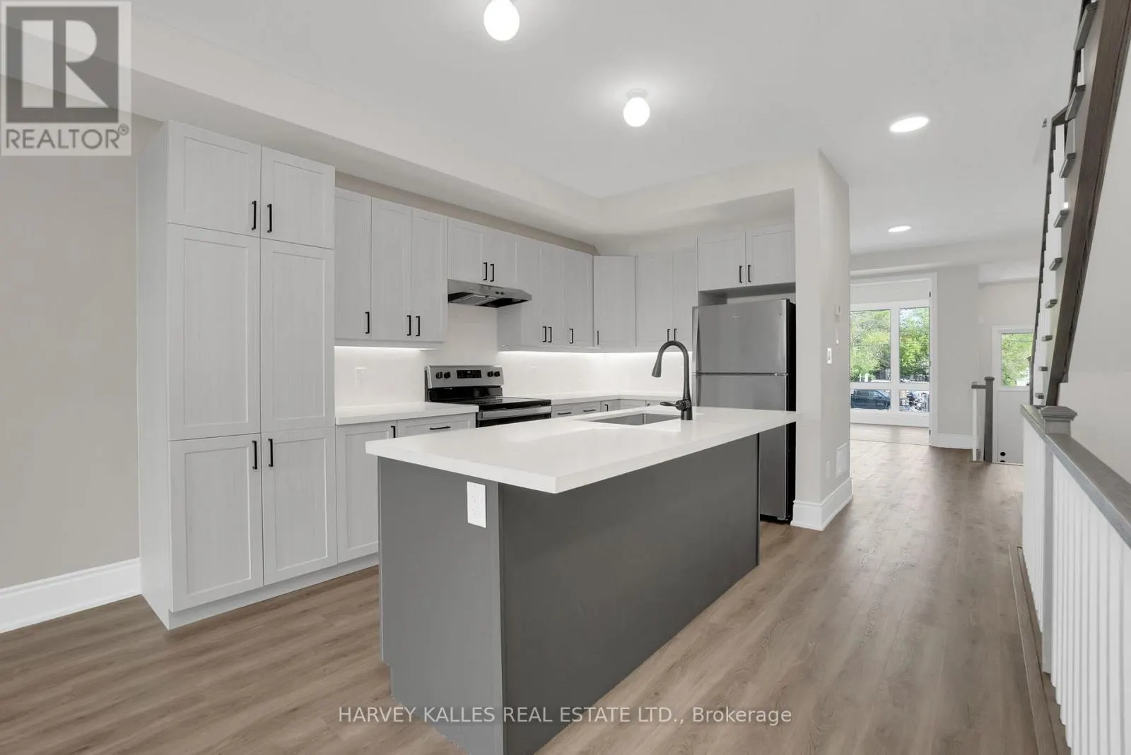 MAIN & 2ND - 19 LAMBTON AVENUE