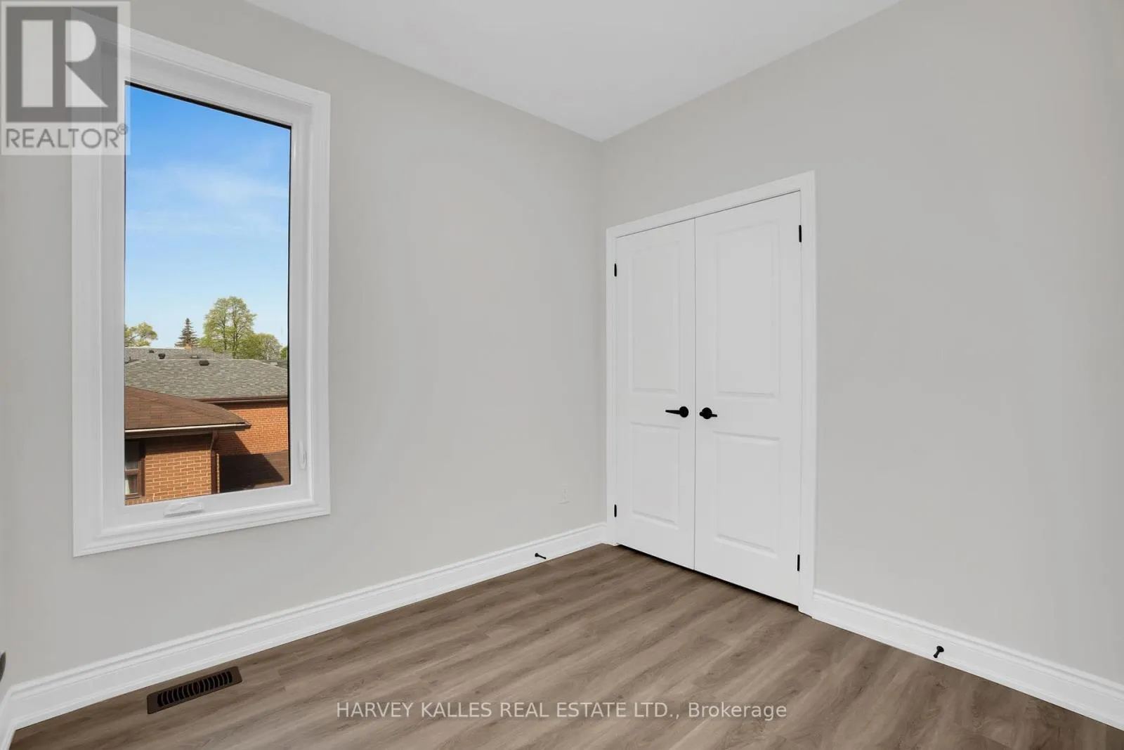 MAIN & 2ND - 19 LAMBTON AVENUE