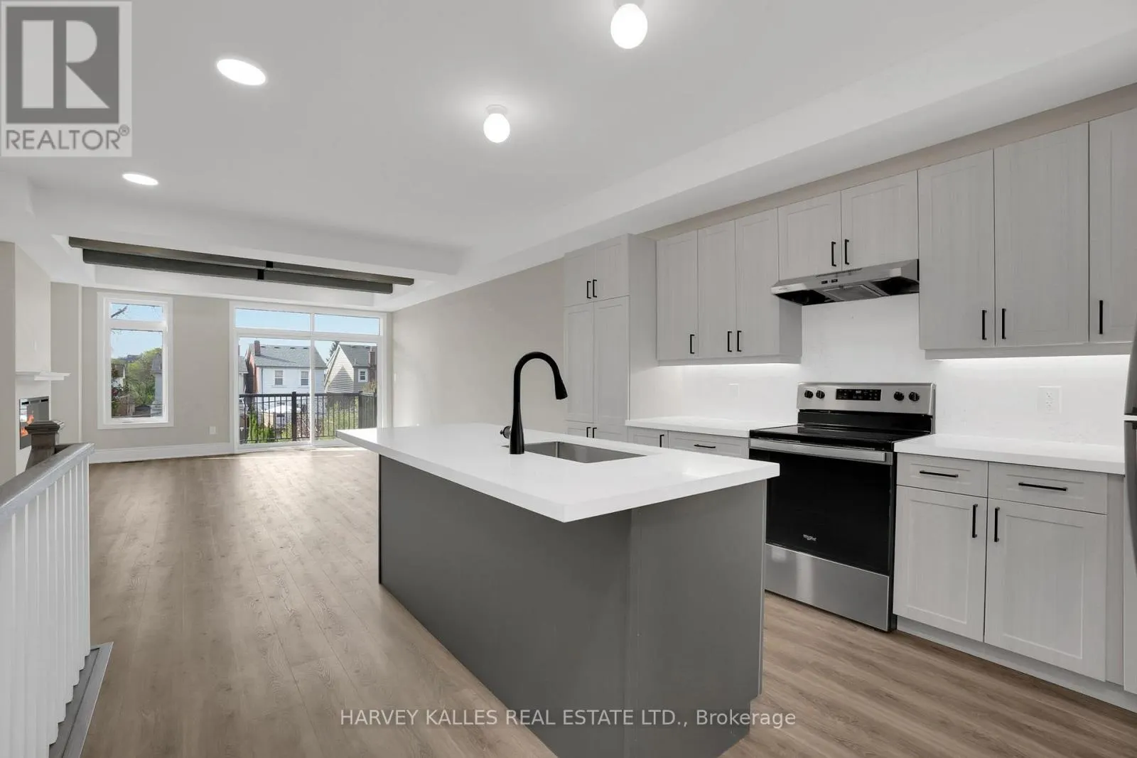 MAIN & 2ND - 19 LAMBTON AVENUE