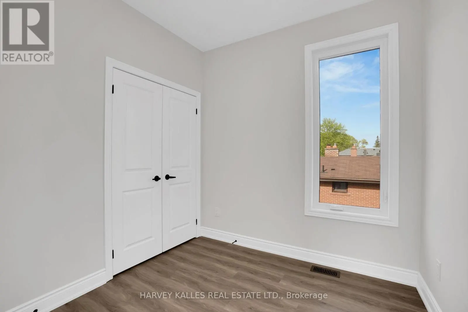 MAIN & 2ND - 19 LAMBTON AVENUE
