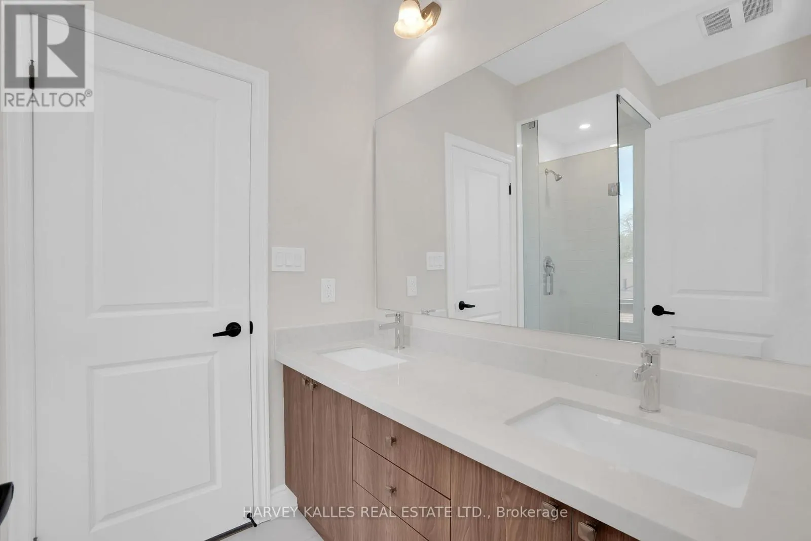 MAIN & 2ND - 19 LAMBTON AVENUE