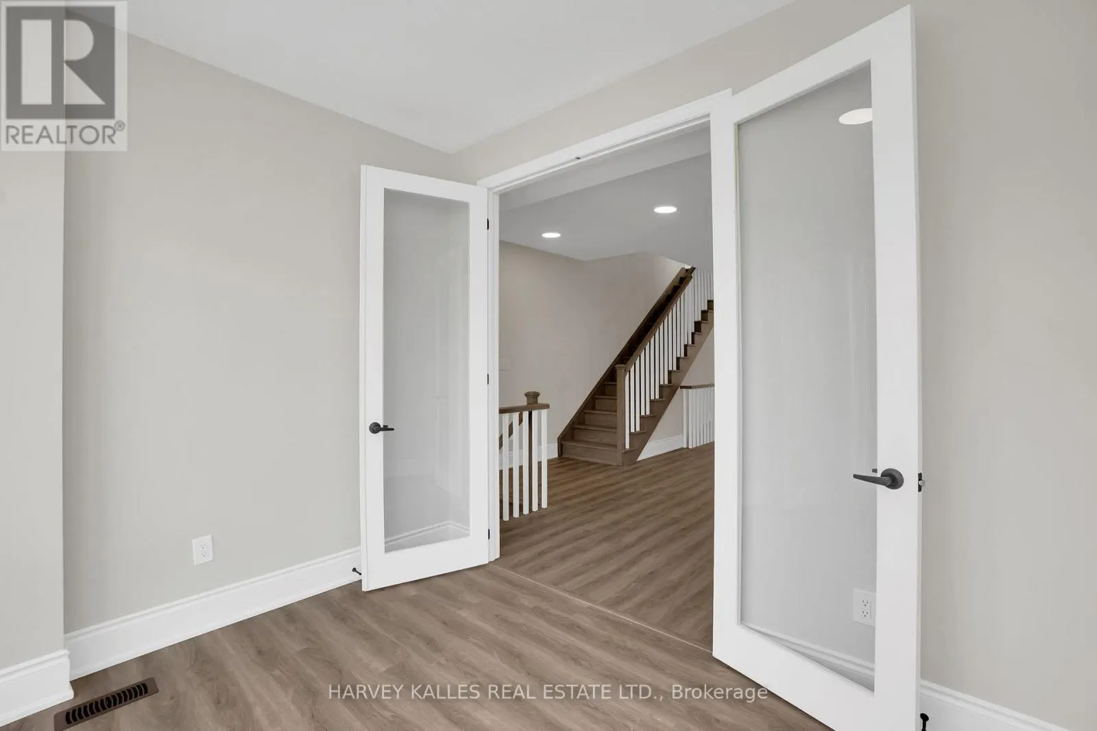 MAIN & 2ND - 19 LAMBTON AVENUE
