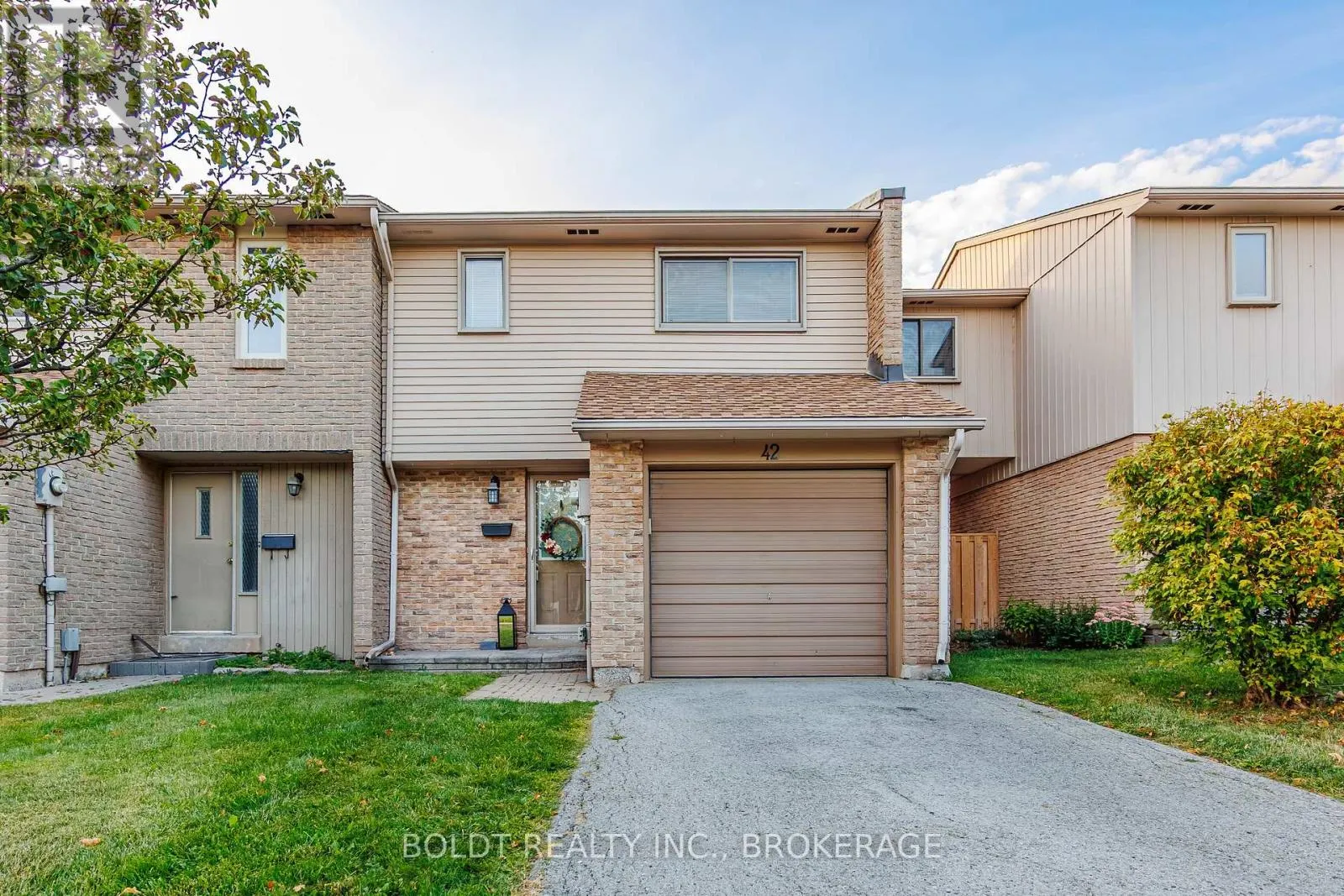 42 - 1532 LANCASTER DRIVE, #42