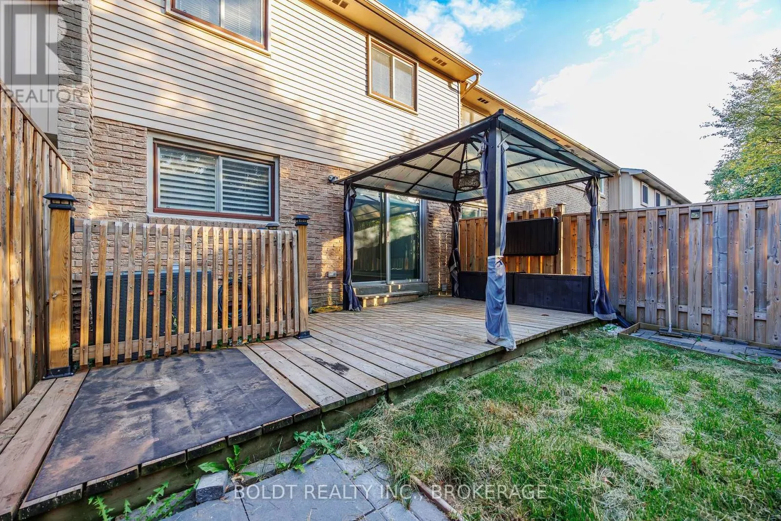42 - 1532 LANCASTER DRIVE, #42