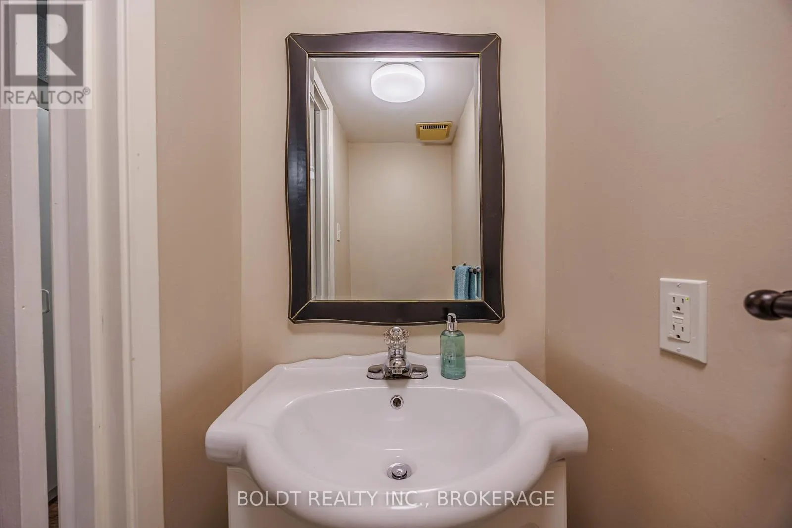 42 - 1532 LANCASTER DRIVE, #42
