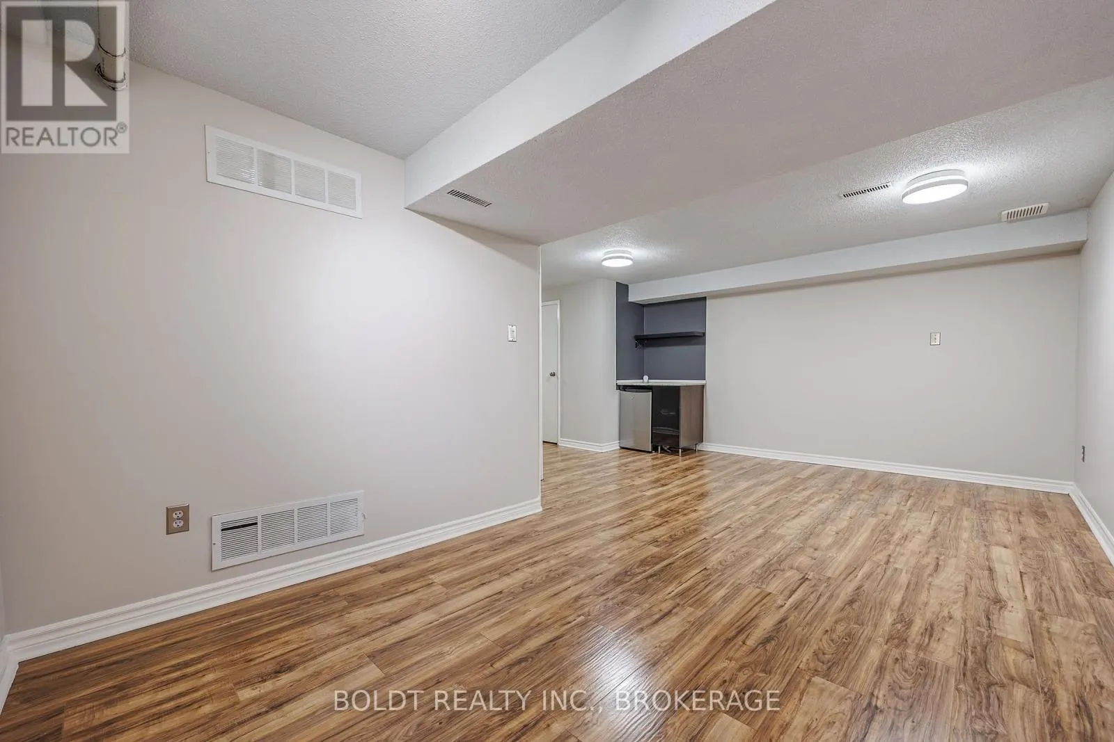 42 - 1532 LANCASTER DRIVE, #42