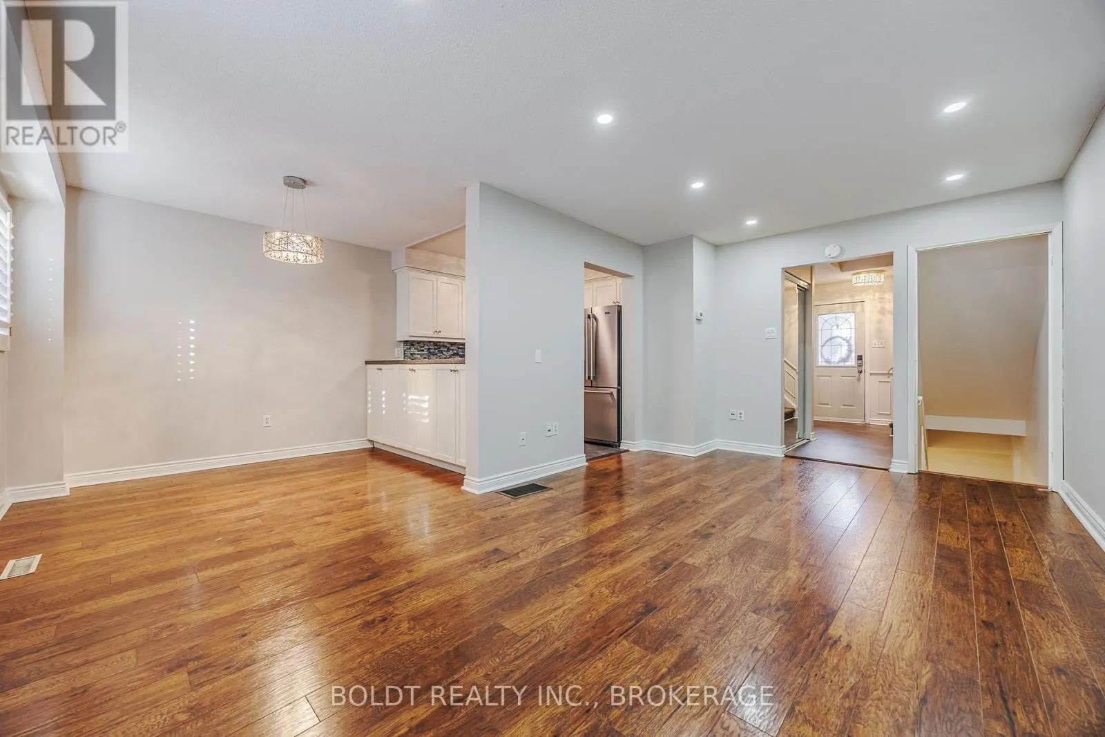 42 - 1532 LANCASTER DRIVE, #42