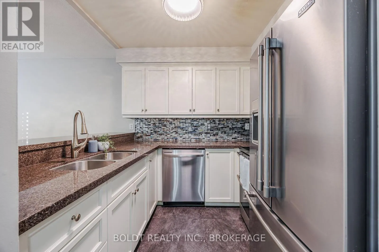 42 - 1532 LANCASTER DRIVE, #42