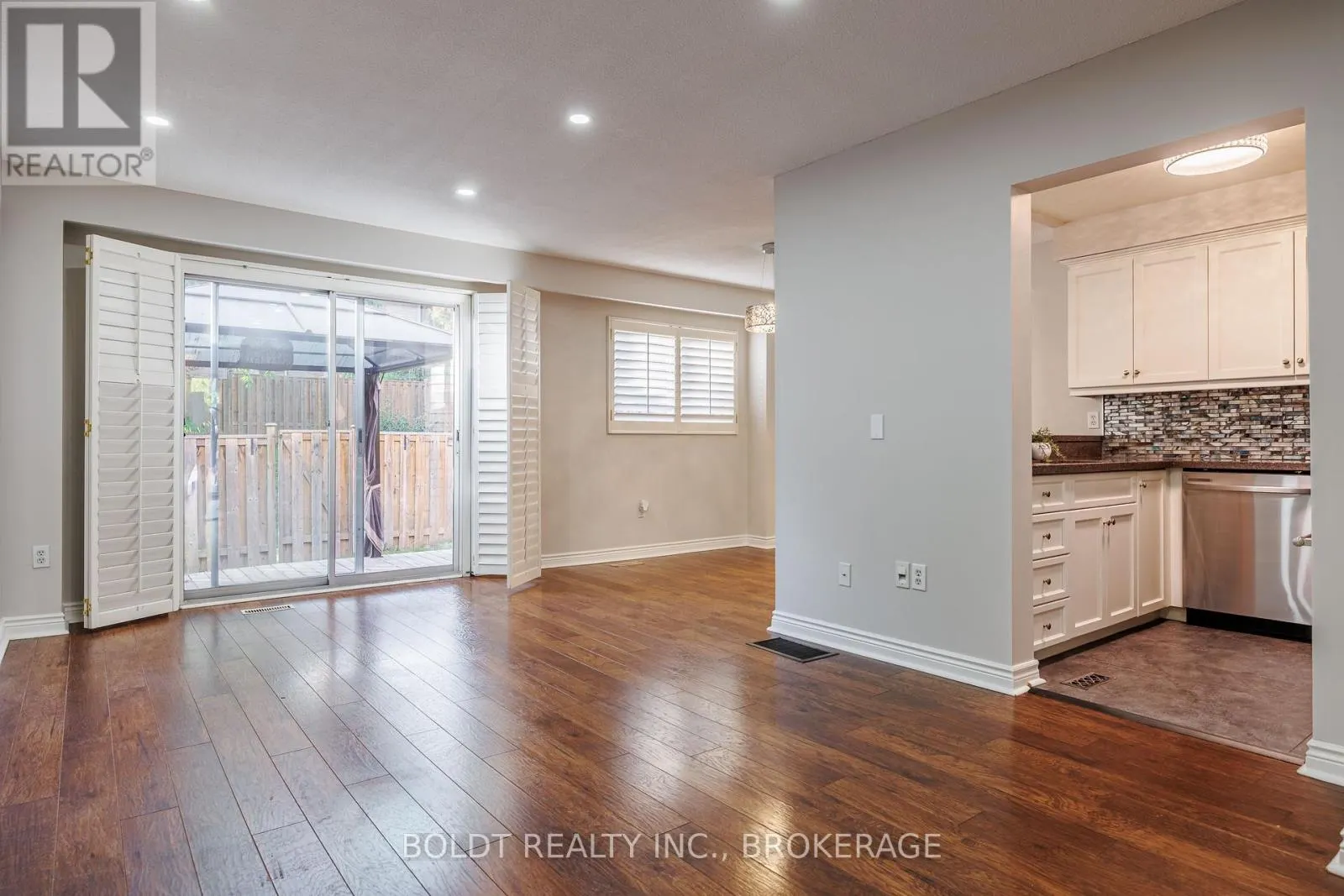 42 - 1532 LANCASTER DRIVE, #42