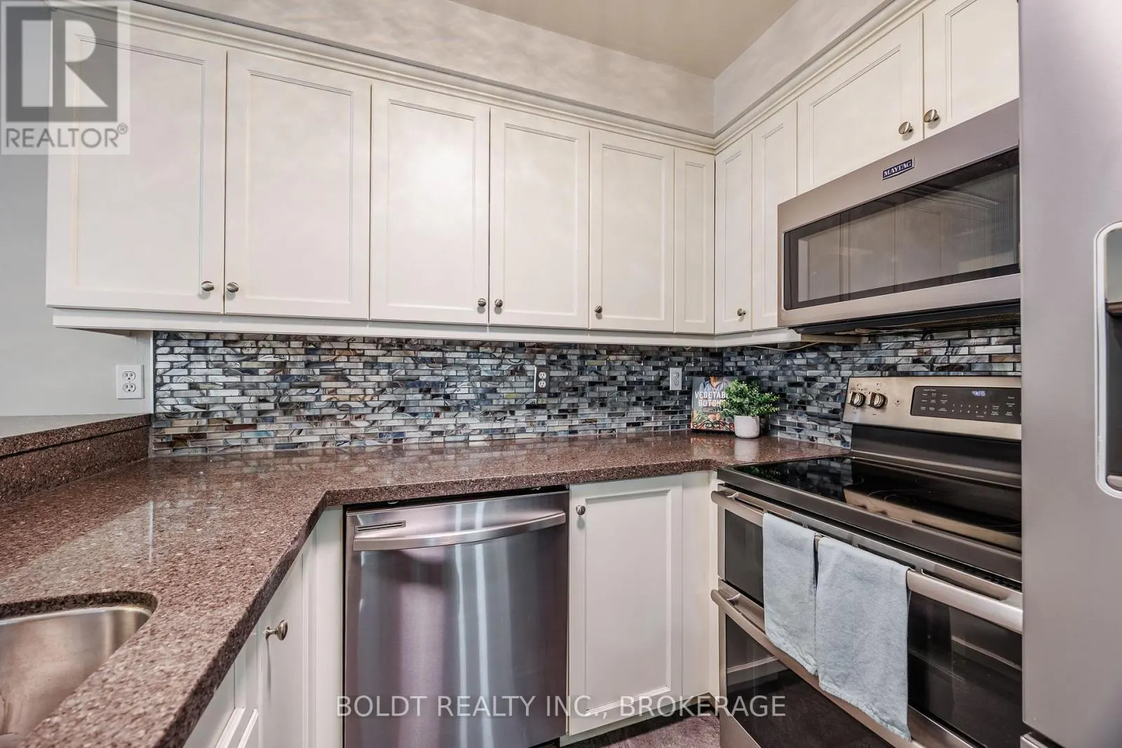 42 - 1532 LANCASTER DRIVE, #42