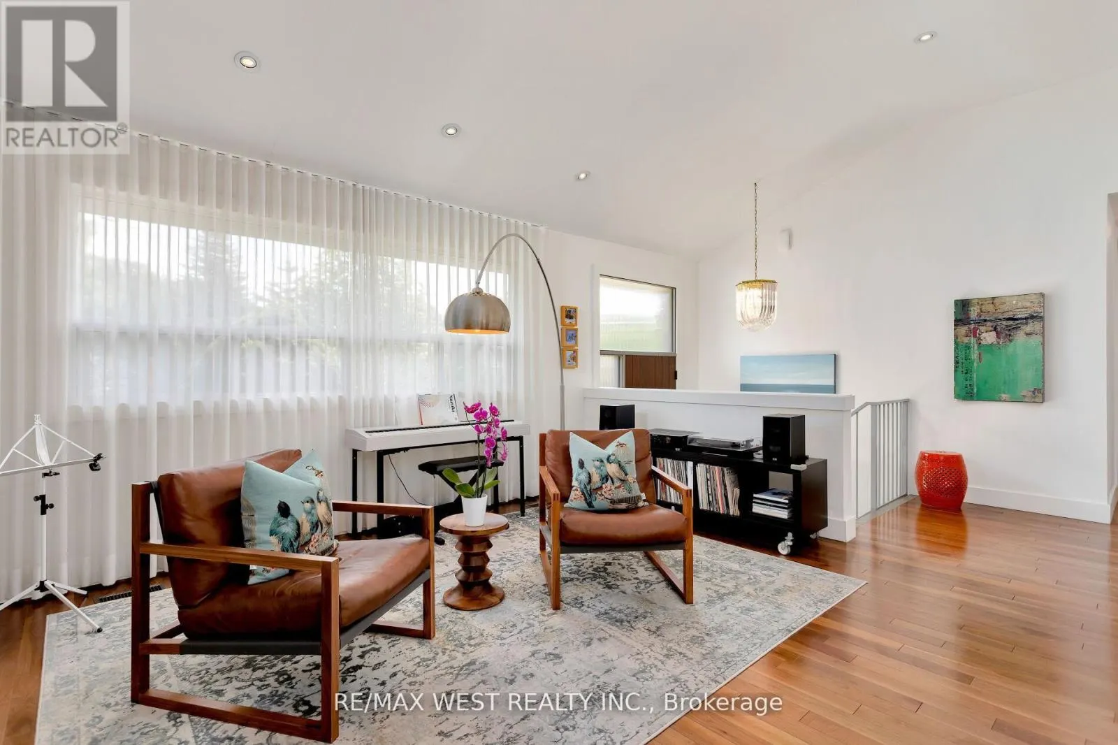 10 VANELLAN COURT