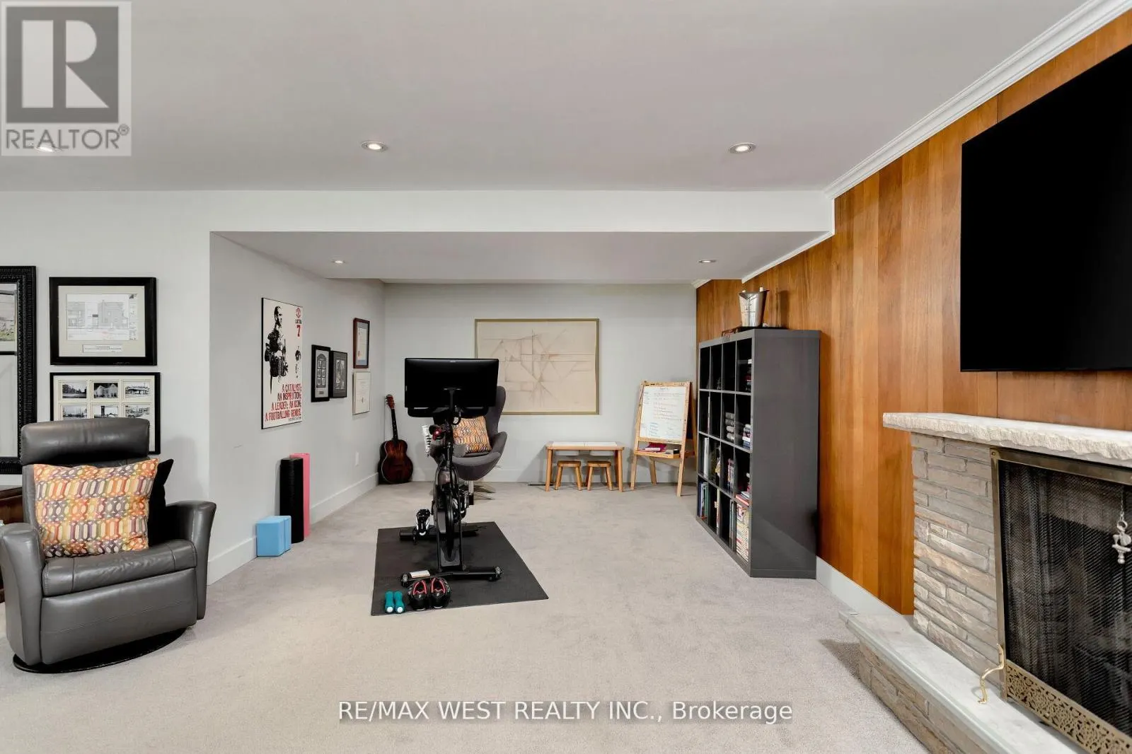 10 VANELLAN COURT