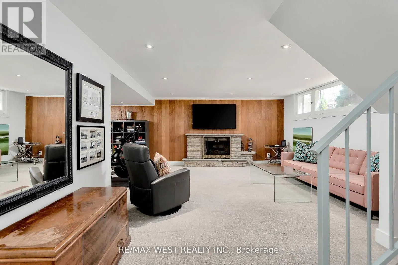 10 VANELLAN COURT