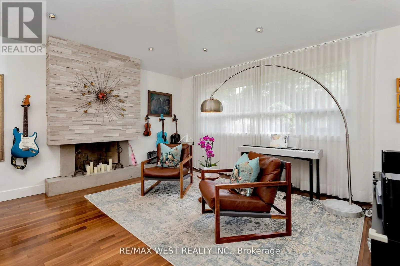 10 VANELLAN COURT