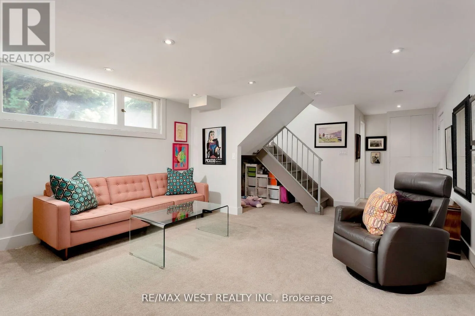 10 VANELLAN COURT