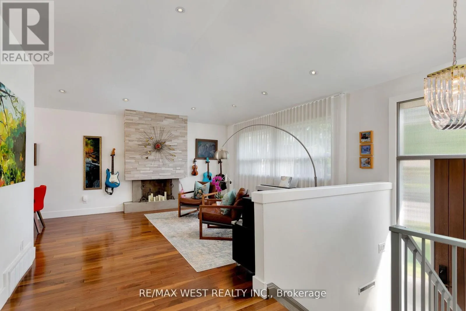 10 VANELLAN COURT