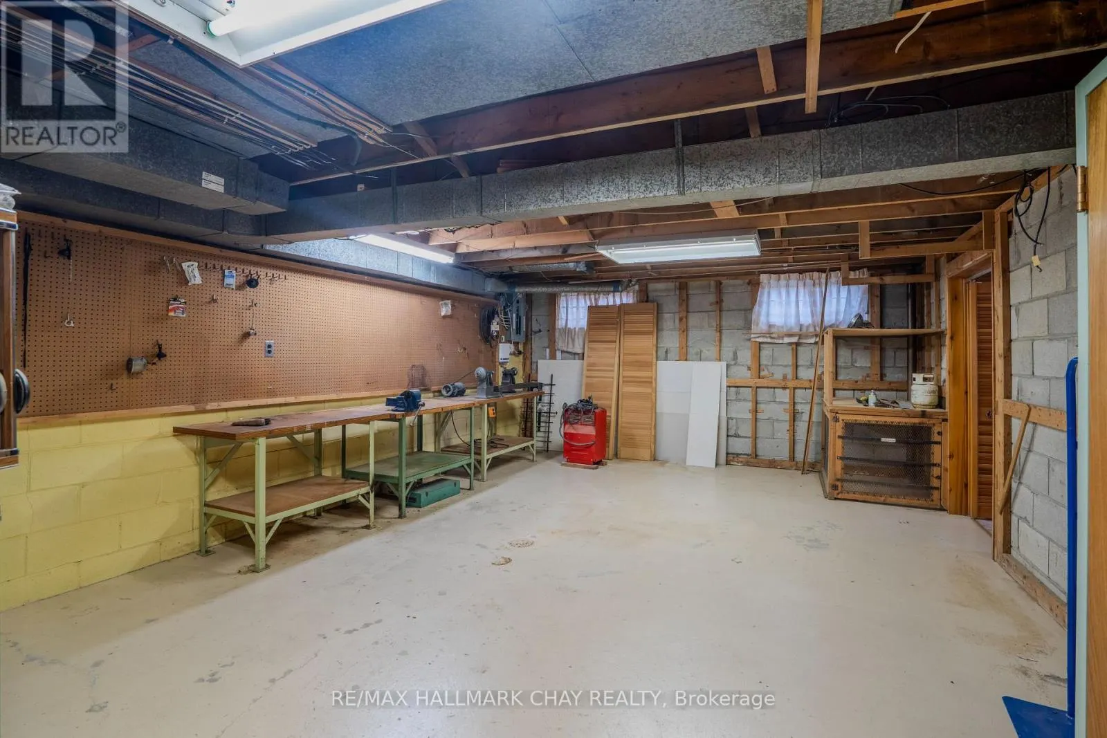 3 ALICEWOOD COURT